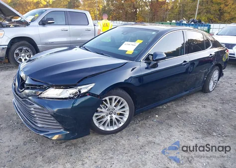 2020 Toyota Camry Xle z USA, uszkodzony, nr VIN 4T1F11AK6LU859115